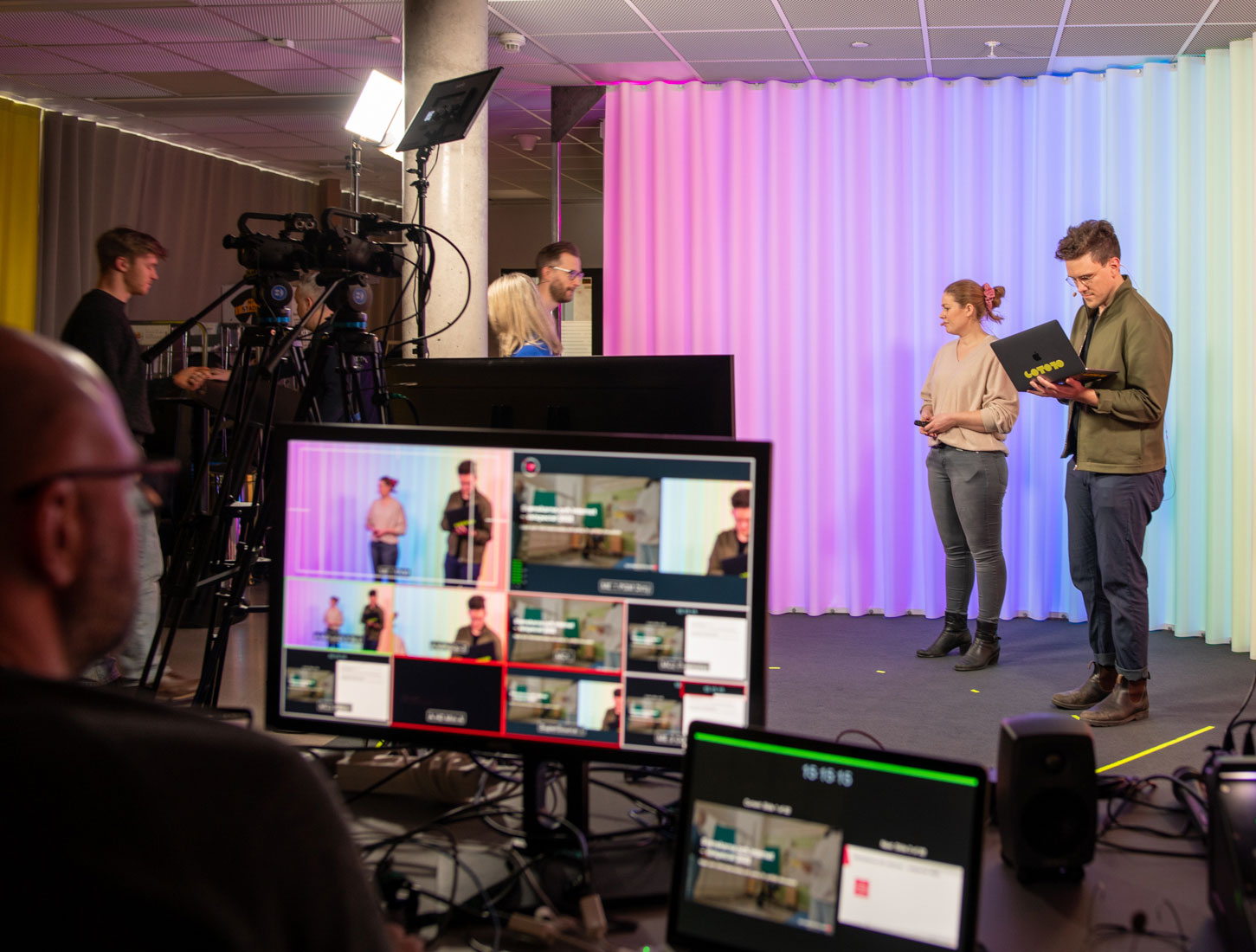 Internetstiftelsen sänder live.