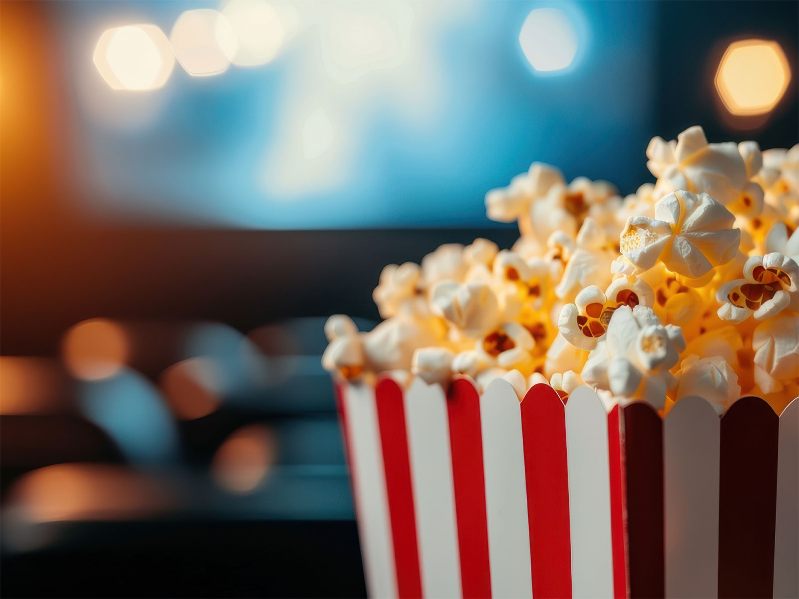 Popcornask med bioduk i bakgrunden.